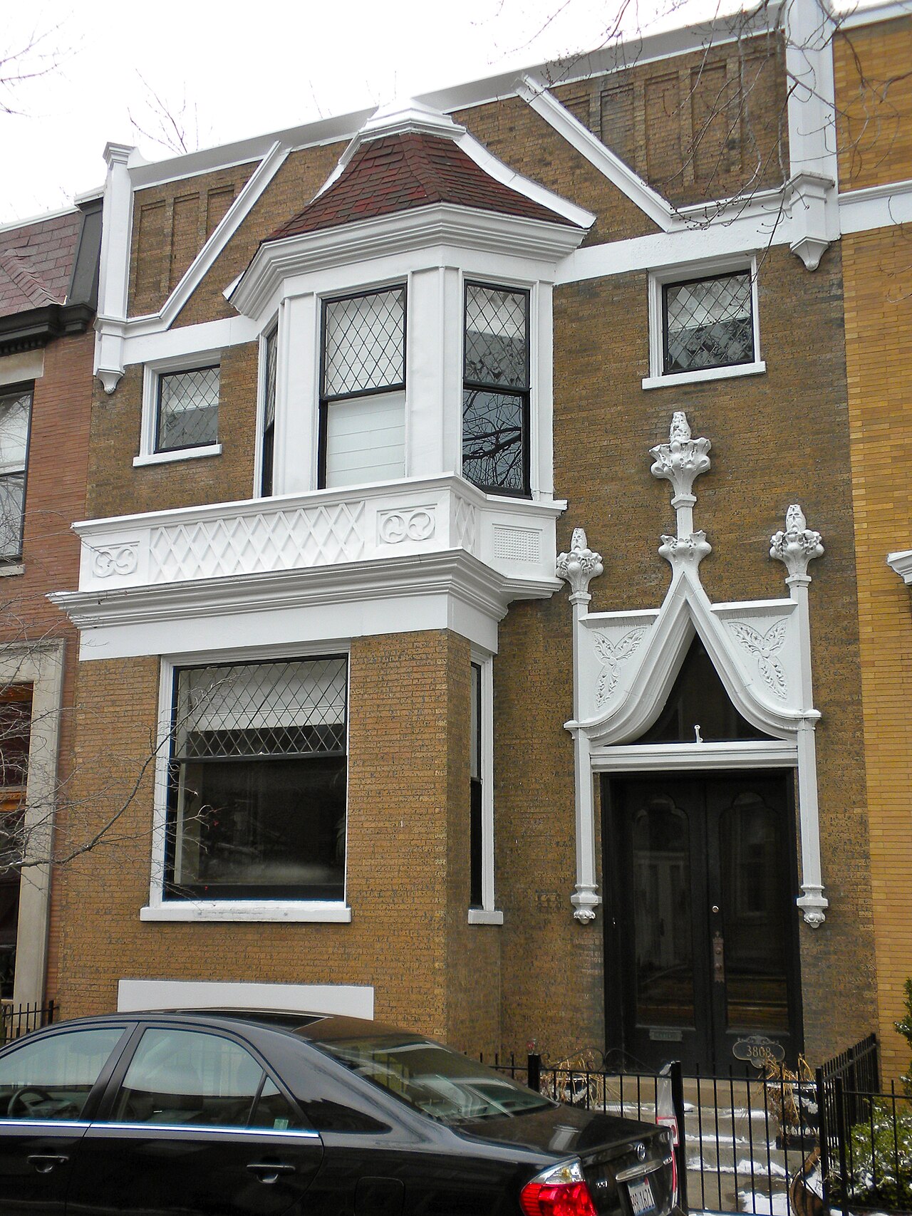 Alta Vista Terrace: Chicago's Block of 40 Row Houses That Mirror Each Other - Image 3