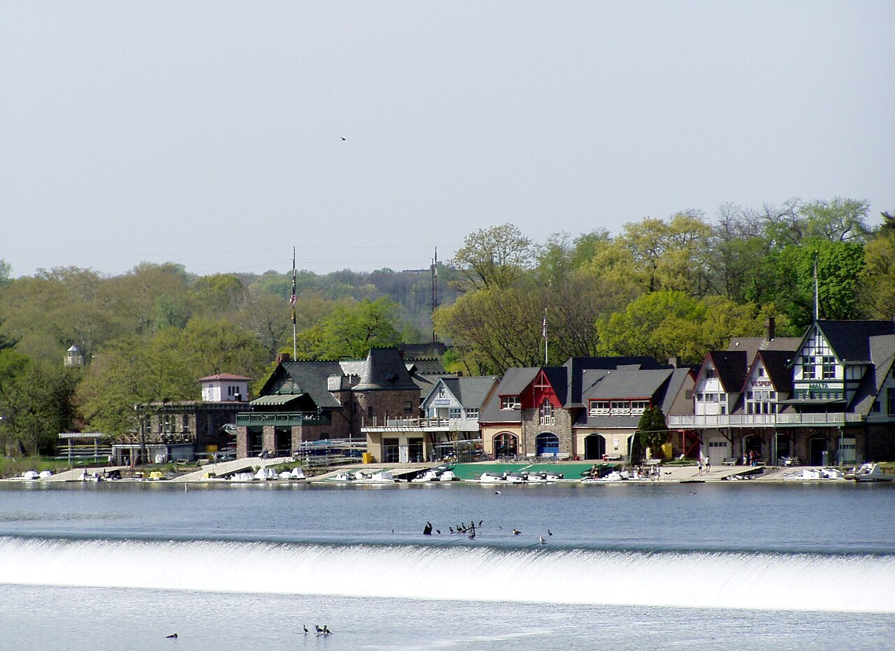 Boathouse Row: The Neon Jewel of the Schuylkill - Image 1