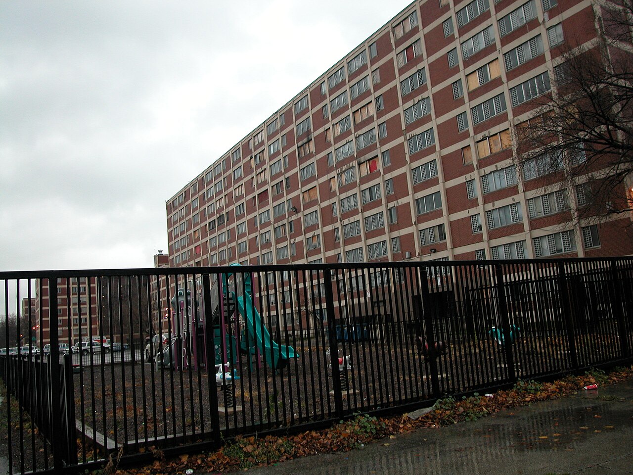 Cabrini-Green: The Housing Project That Defined a Generation of Urban Failure - Image 1
