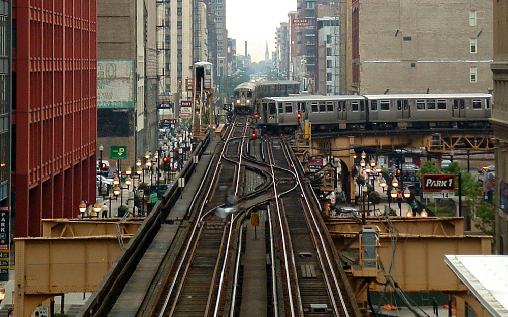 The Chicago L's Original Loop: How a Train Route Defined Downtown - Image 1