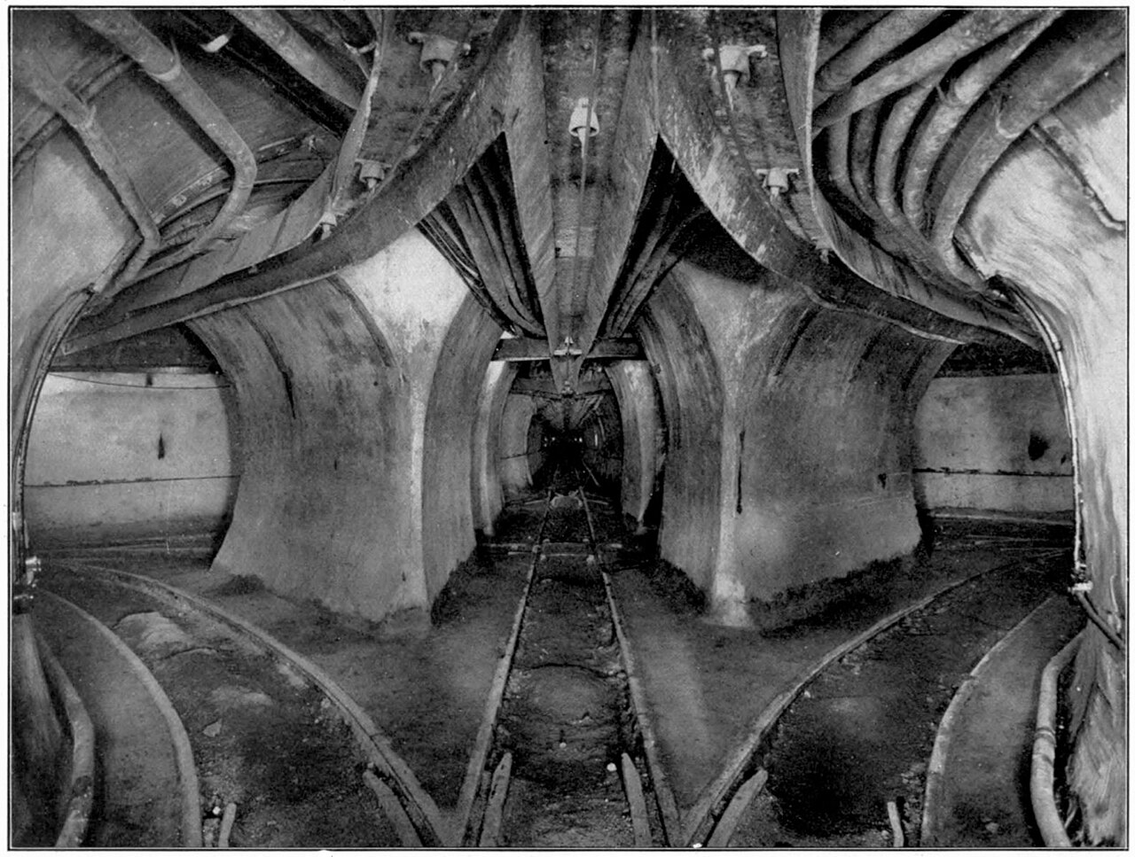 The Chicago Tunnels: 60 Miles of Secret Underground Freight Railways - Image 1