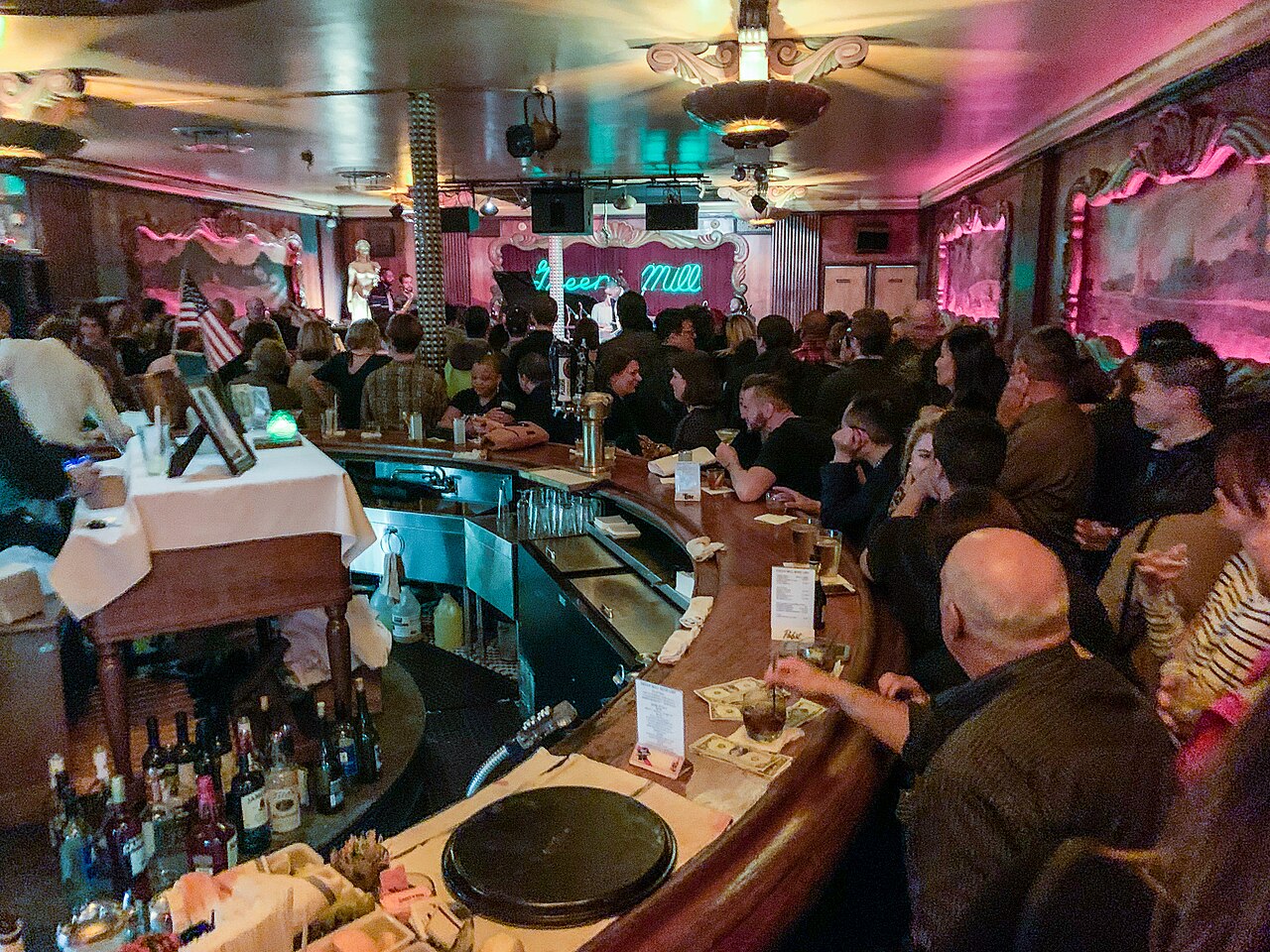 The Green Mill: Al Capone's Jazz Club Still Serves Drinks Nightly - Image 3