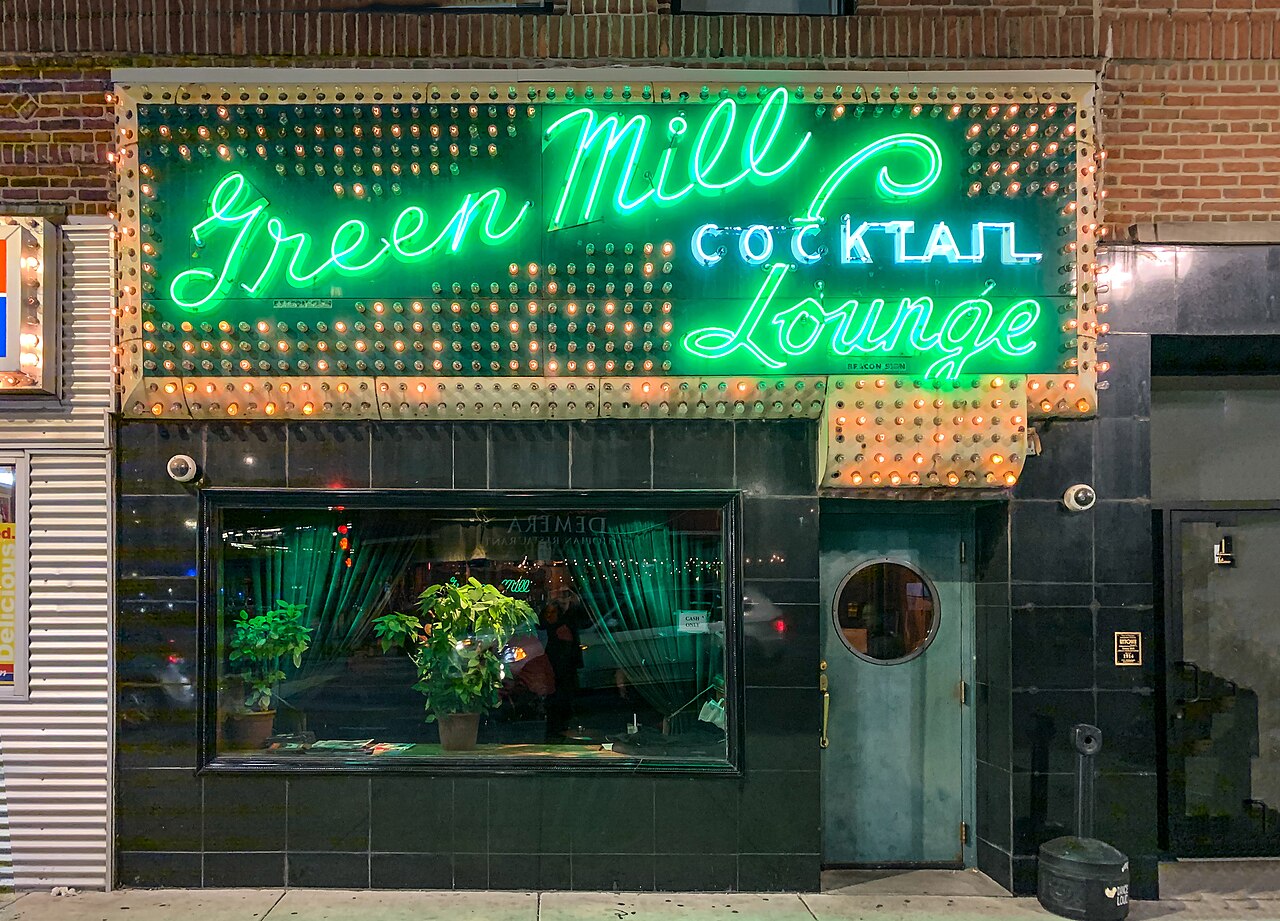 The Green Mill: Al Capone's Jazz Club Still Serves Drinks Nightly - Image 1