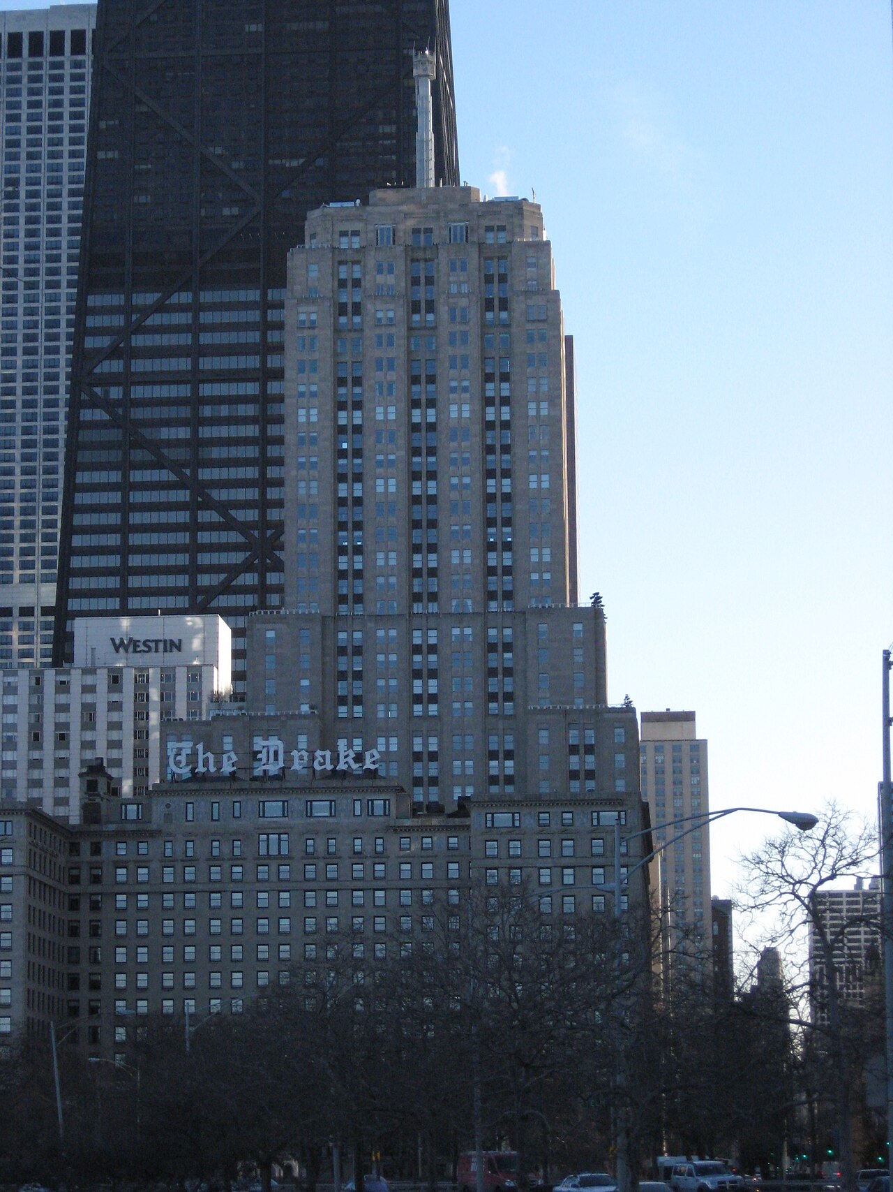 The Palmolive Building's Lindbergh Beacon: A Searchlight Over the Gold Coast - Image 1